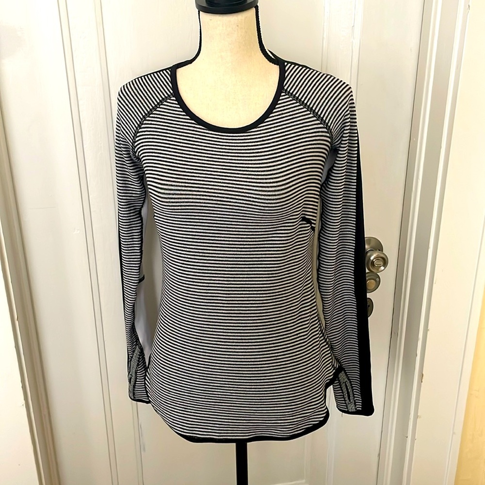 Lululemon Reversible Top Pullover Long Sleeve Black‎ White Stripe Size 8